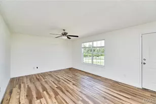 360 Julie Ct, Elsberry, MO 63343 - Photo 7
