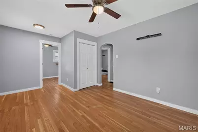 8905 Oneida, Saint Louis, MO 63114 - Photo 9