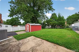8905 Oneida, Saint Louis, MO 63114 - Photo 27