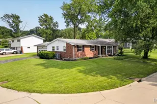 11150 Yellowstone Dr, Saint Louis, MO 63146 - Photo 3