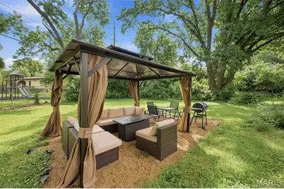 6830 Friarwood Dr, Saint Louis, MO 63134 - Photo 21