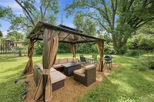 6830 Friarwood Dr, Saint Louis, MO 63134 - Photo 21