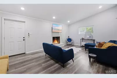 6830 Friarwood Dr, Saint Louis, MO 63134 - Photo 5