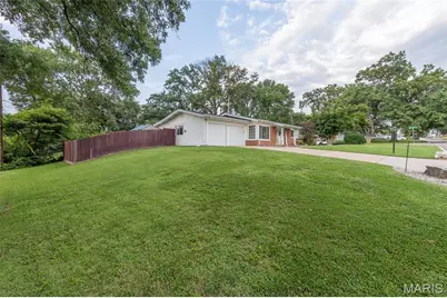 761 Chevron Drive, Saint Louis, MO 63125 - Photo 5