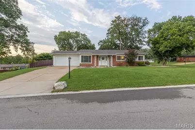 761 Chevron Drive, Saint Louis, MO 63125 - Photo 3