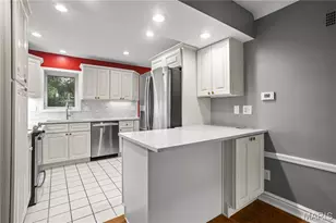 7626 Lindbergh Dr, Richmond Heights, MO 63117 - Photo 7
