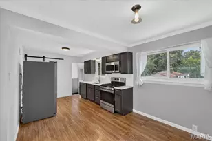 10530 Meath Dr, Saint Louis, MO 63123 - Photo 15