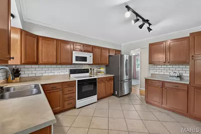 637 S Pam Avenue, Saint Charles, MO 63301 - Photo 7