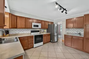 637 S Pam Ave, Saint Charles, MO 63301 - Photo 7