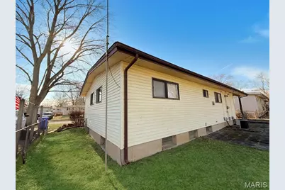 2325 Pheasant Drive, Saint Louis, MO 63031 - Photo 5