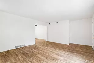 1076 Wilshire Ave, University City, MO 63130 - Photo 9