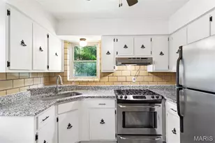 1076 Wilshire Ave, University City, MO 63130 - Photo 13