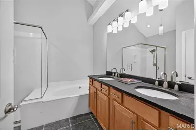 8931 Hilltop Manor Drive, Saint Louis, MO 63132 - Photo 23