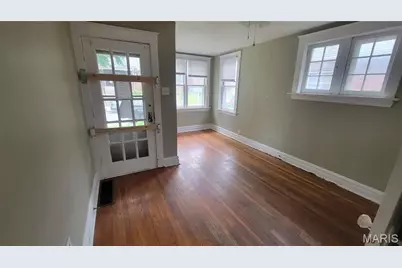 4660 Ray Avenue, Saint Louis, MO 63116 - Photo 3