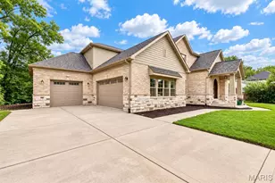 9 Bon Price Ln, Olivette, MO 63132 - Photo 1