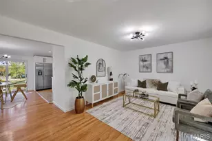 12191 Lake Meade Dr, Saint Louis, MO 63146 - Photo 5