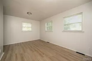 375 Cameron Rd, Saint Louis, MO 63137 - Photo 15