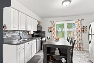 110 St Madeleine Ln, Florissant, MO 63031 - Photo 7