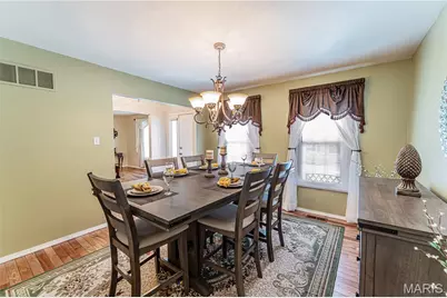 25 Beaujolais Drive, Florissant, MO 63031 - Photo 9