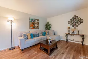 25 Beaujolais Dr, Florissant, MO 63031 - Photo 5