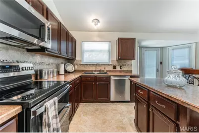 25 Beaujolais Drive, Florissant, MO 63031 - Photo 17