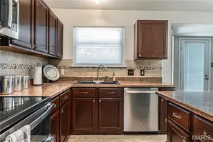 25 Beaujolais Dr, Florissant, MO 63031 - Photo 19