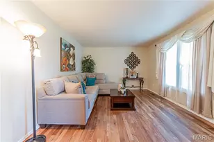 25 Beaujolais Dr, Florissant, MO 63031 - Photo 7