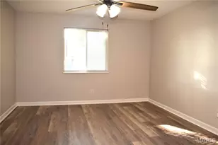 5766 Westphalia Ln, Oakville, MO 63129 - Photo 11