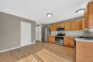 210 Homeshire Cir, Wentzville, MO 63385 - Photo 9
