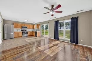 210 Homeshire Cir, Wentzville, MO 63385 - Photo 5