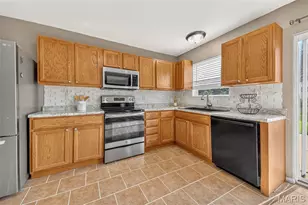 210 Homeshire Cir, Wentzville, MO 63385 - Photo 15