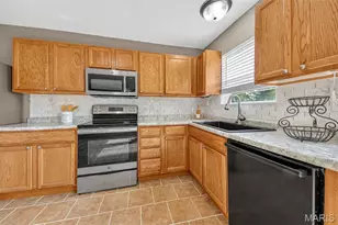 210 Homeshire Cir, Wentzville, MO 63385 - Photo 13