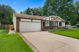 1060 Timberwood Trails Dr, Florissant, MO 63031 - Photo 1