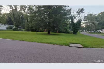 1431 Columbus Drive, Saint Louis, MO 63138 - Photo 3
