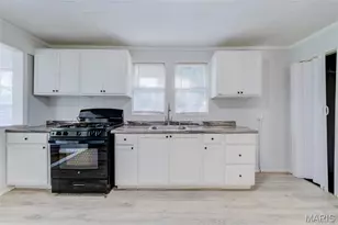 121 Coburg Dr, Saint Louis, MO 63137 - Photo 13