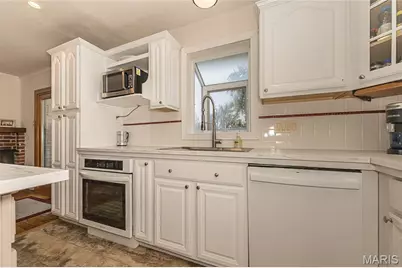12112 Greenwalk Drive, Saint Louis, MO 63146 - Photo 7