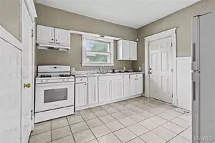 5823 Helen Ave, Jennings, MO 63136 - Photo 7