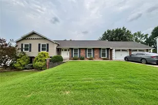20 Shawnee Dr, Saint Charles, MO 63301 - Photo 1