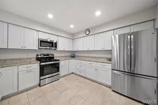 1010 Thoreau Ct, Creve Coeur, MO 63146 - Photo 5