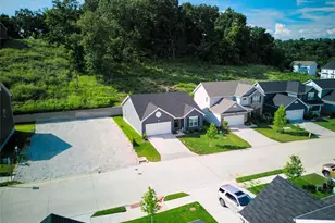 1207 Winding Blfs Wy, Fenton, MO 63026 - Photo 3