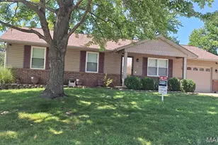 4 Vanguard Dr, Saint Peters, MO 63376 - Photo 1