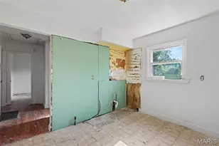 10068 Stimson Dr, Saint Louis, MO 63137 - Photo 9