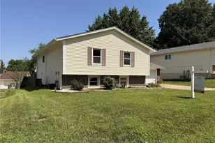 1515 Shadow Ln, Saint Charles, MO 63303 - Photo 3