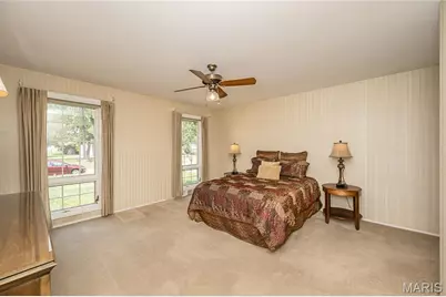 12050 Charwick Drive, Saint Louis, MO 63128 - Photo 13