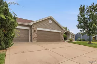 214 Charging Bear Dr, Wentzville, MO 63385 - Photo 5