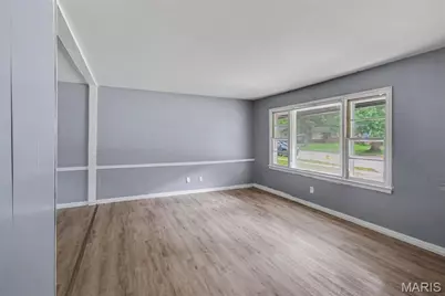 137 Forestwood Drive, Ferguson, MO 63135 - Photo 5