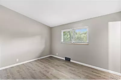 2025 Thunderbird Avenue, Florissant, MO 63033 - Photo 15