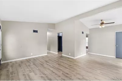 2025 Thunderbird Avenue, Florissant, MO 63033 - Photo 5