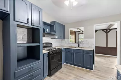 2025 Thunderbird Avenue, Florissant, MO 63033 - Photo 9