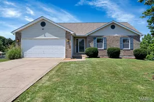 907 Sherwood Dr, Warrenton, MO 63383 - Photo 1